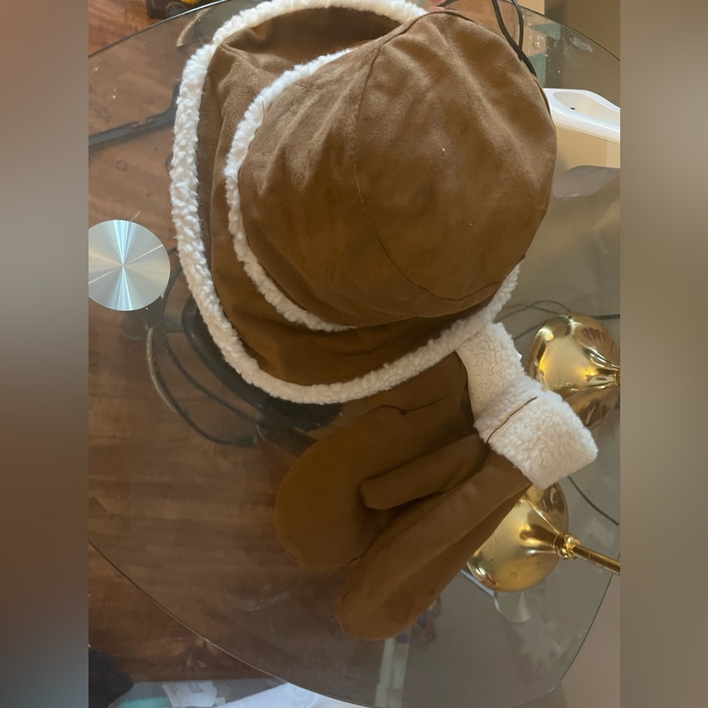 Cozy brand new matching hat &glove